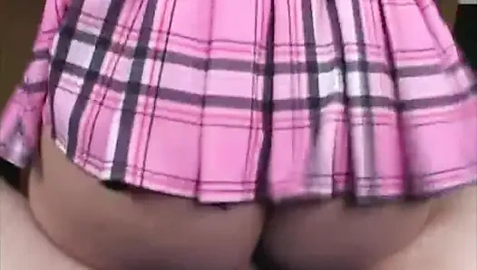 Возбужденная соседка удивлена лесбийским минетом