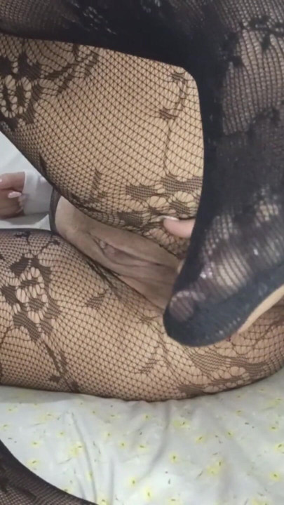 Big-bootied, big-breasted mom sends photos to her stepson, touching her pussy and shaking her ass, inviting him home | Clip 1