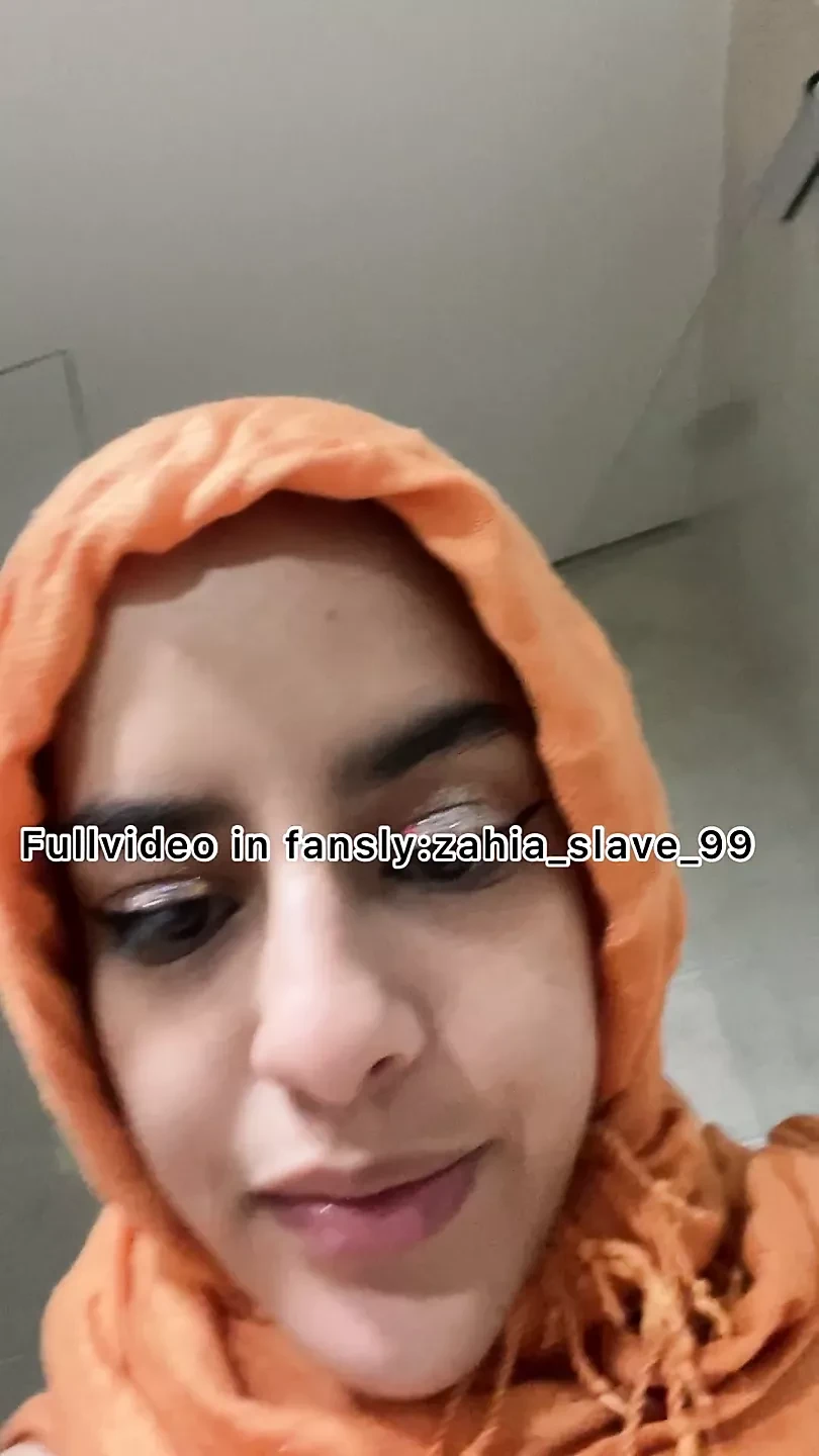 Arab cleaning the bathroom naked