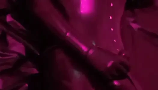 Lateks kadın kılıklı oyunlar