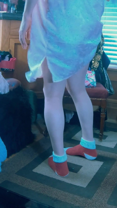 Linda Mariquita T-girl En Pyjamas Filma Un Arroyo Gigante