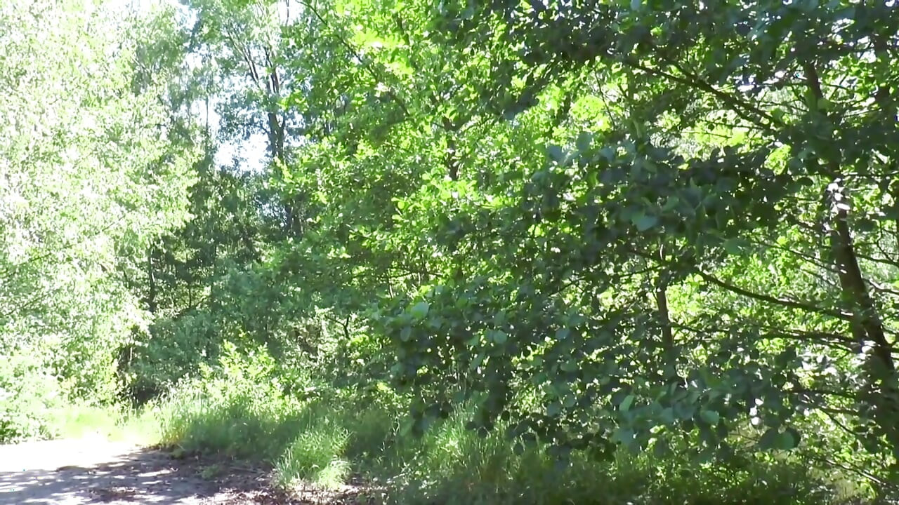 Милую брюнетку с большой задницей отшпилили на улице со своим трахаком