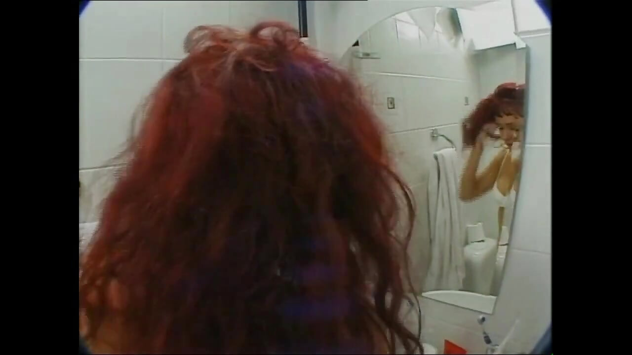 Chhote stnon vali sundar lal balon vali kamsin shvar men gand men viry nikalti hai