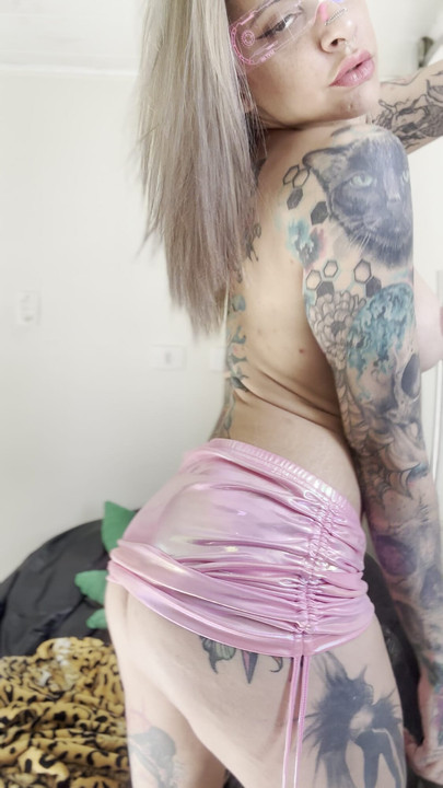 I could pin you down and make you ache, slowly.. 💖