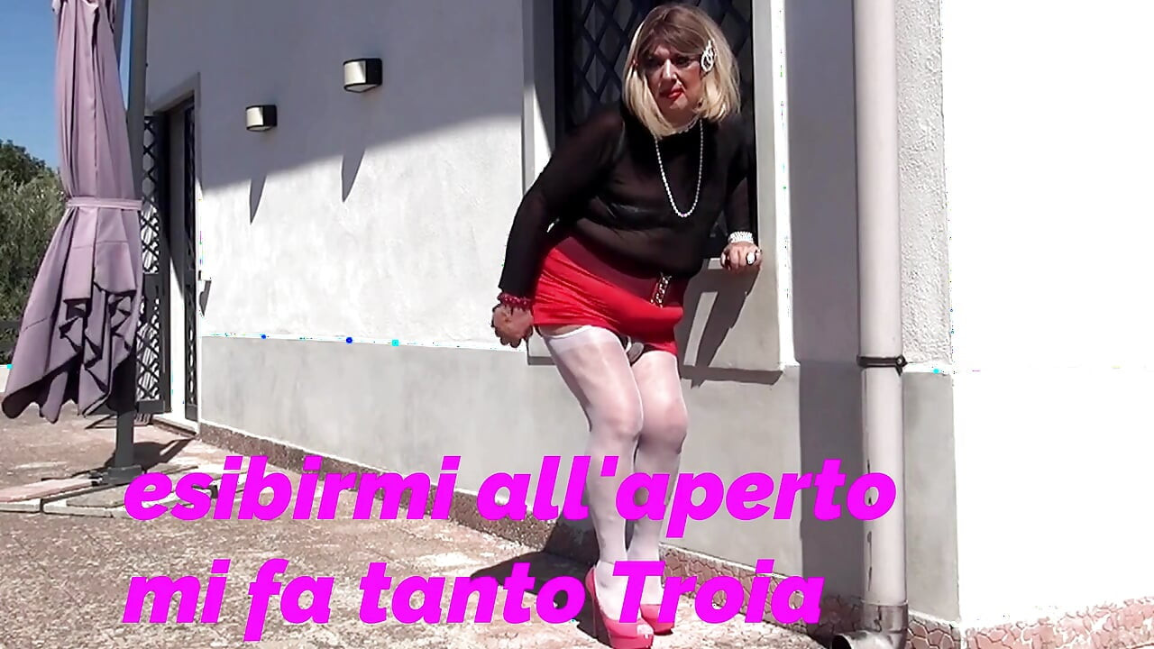 Gio Calda Din crossdresser på ferie At have det sjovt