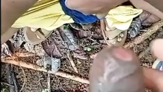 Istriku ngentot di hutan