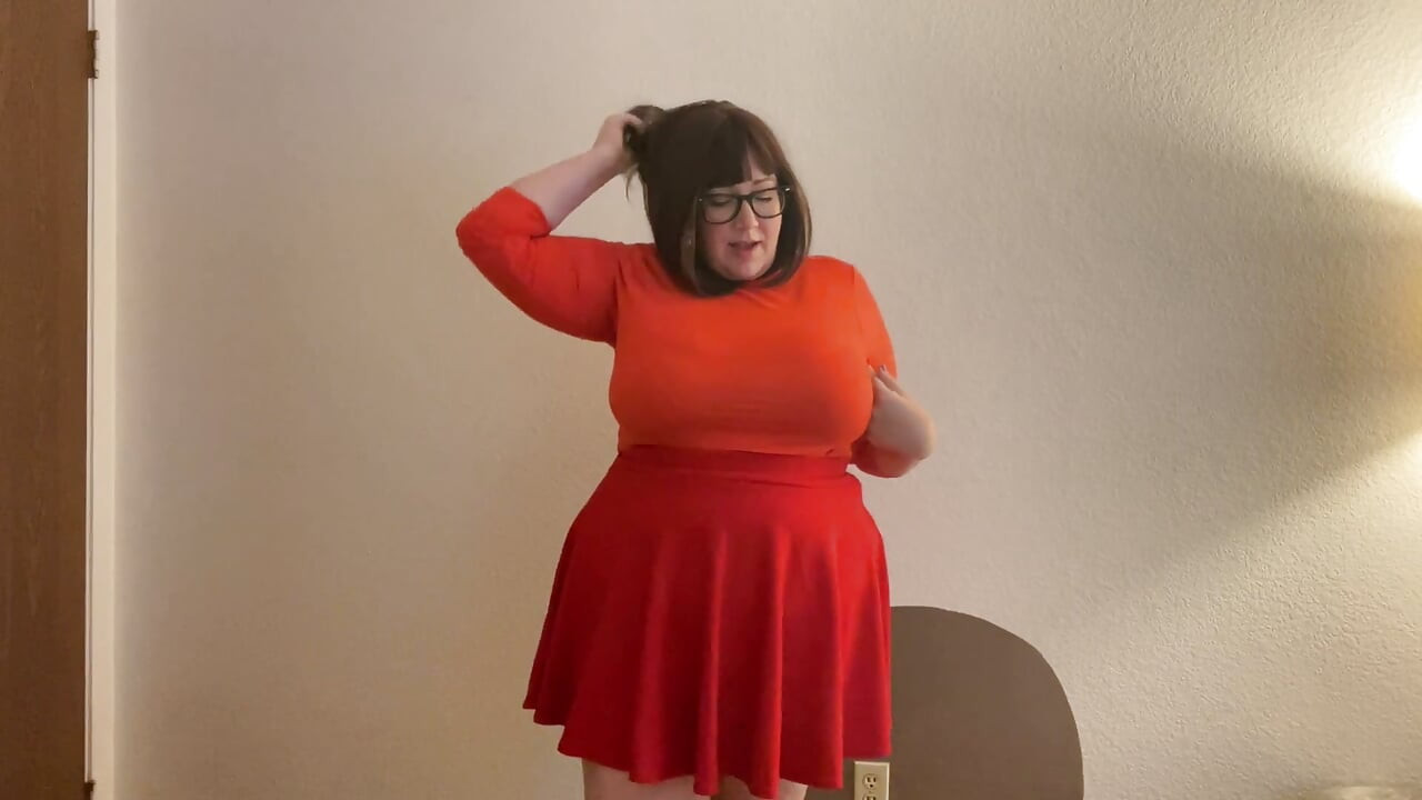 Velma is a slut for her neighbor