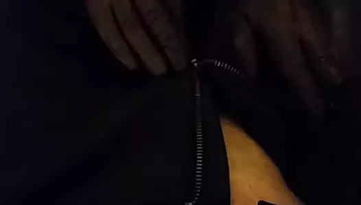 Lederhandschuhe auf Lederhose