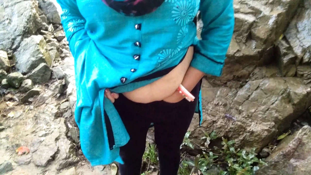 Ajnabi Ne Jungle Me Sonal Bhabhi Ki Choot Me Ungli Dalkar Maza  Diya