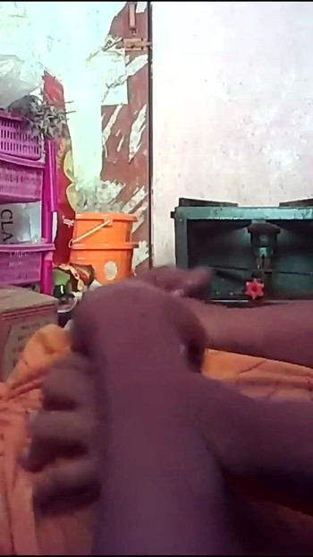 Nezaboravan trenutak iz "Indijske seoske domaćice koja se ljubi i stišće sise"