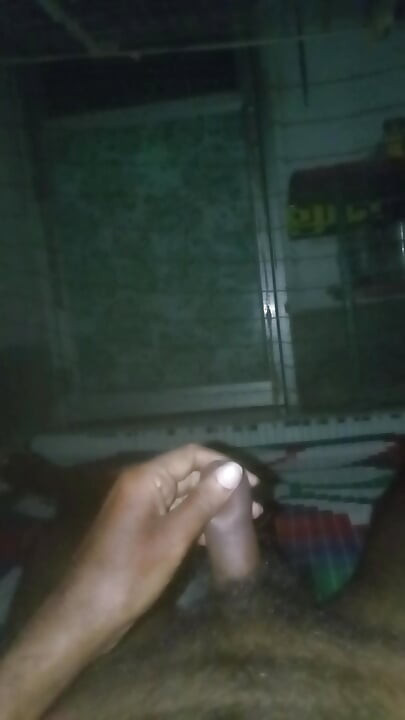 Shaking the Dick by hand job working at night in the bed.