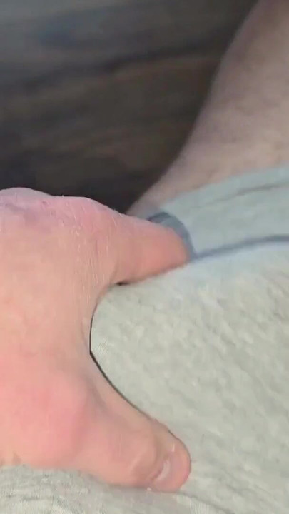 拉下Calvin腰带一英寸一英寸 - 勃动的鸡巴终于自由了 | 短片 2