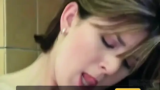 Iva si istri cantik lagi asik ngentot tukang leding di kamar mandi