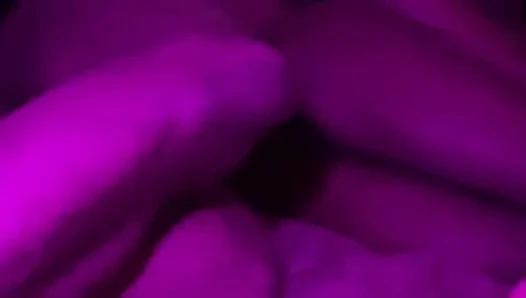 Zenci genç kız sulu kremsi ateşli amcığı arkadan yavaşça sikiyor bakış açısı