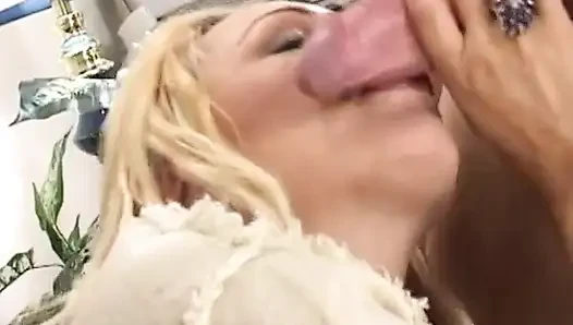 Büyük memeli Amerikalı orta yaşlı seksi kadın
