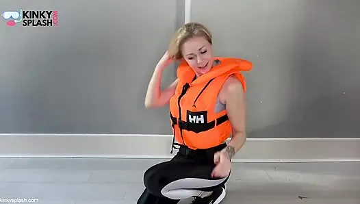Asmr rettungsjacke, fetisch-geständnis in glänzenden leggings