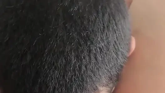 Mein Stiefbruder lutscht meine Vagina