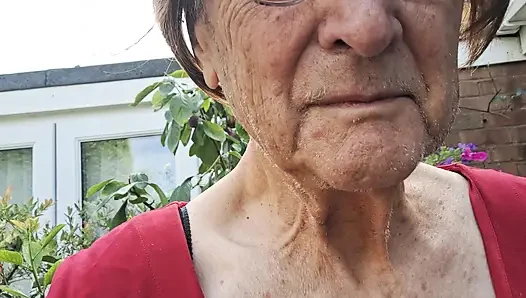 Açık havada güzel elbise