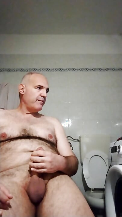 Svršavam i psujem, gledajući porno videe na internetu