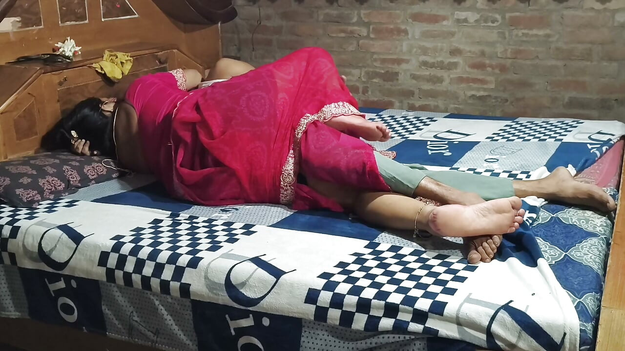 রিঙ্কি তার ভাতিজাকে নগ্ন হয়ে চোদায়