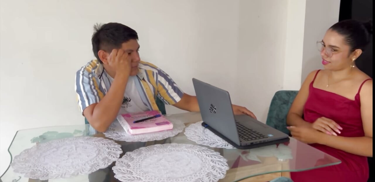 Tichar aur agar behatar ho to mujhe klas apne ghar par do