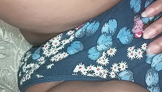 Bhabhi memasukkan jarinya