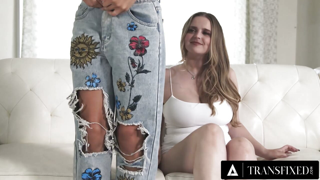 TRANSFIXED - Codi Vore Menukar Kejutan Berganda Menjadi Aksi Anal Dan Cum Dalam Mulut