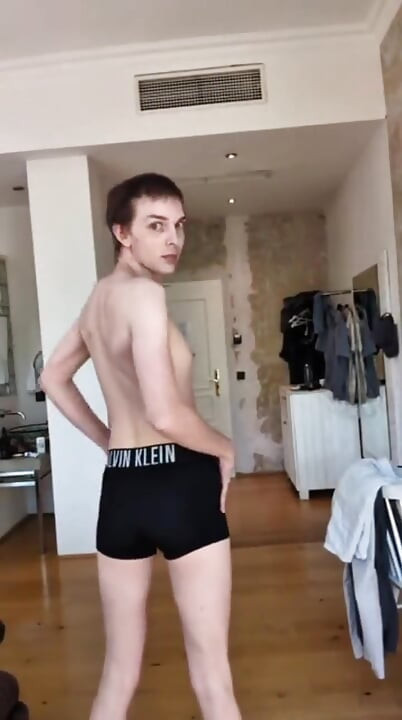 Moram napraviti nered prije nego što dođe čistačica