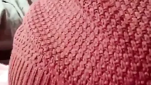 Gestrickte Kniestrümpfe, weiße Slip mit ganzem Rücken