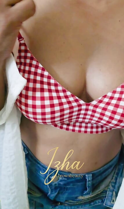 My new beach dress.. kerala mallu wife izha