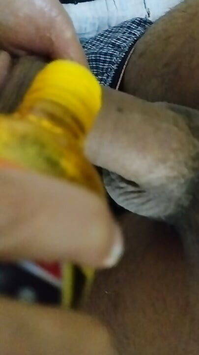 Wanita seksi Ki Garmi Masti Masti Choday dalam posisi doggy