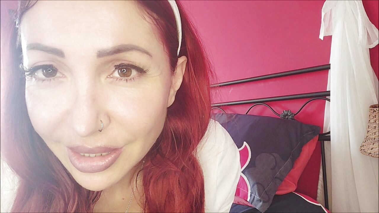 This nurse tells things that shouldn't be said: dirty confessions