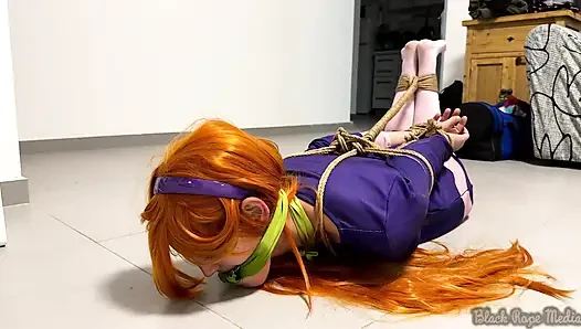 Связанная Дама Daphne Blake