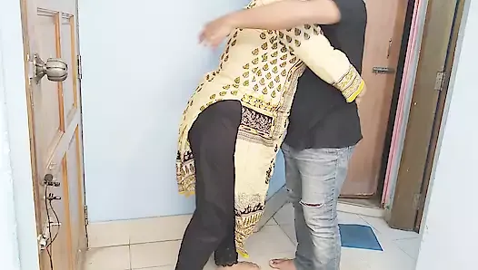 (ghar kee saphaee karate hue maa ko chodane ko majaboor) Indian Stepmom fucked while cleaning the house - Hindi Audio
