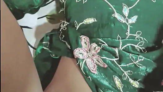 Troros desi Hintli ateşli güzel yenge büyük siyah yarakla sikiliyor