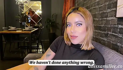 Мой отчим поправляет кондиционер и в конечном итоге трахает меня, пока мамы нет дома