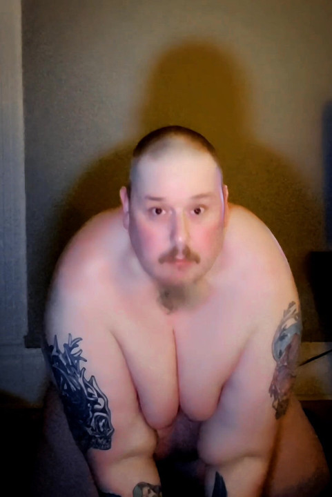 Showing off my fat titts