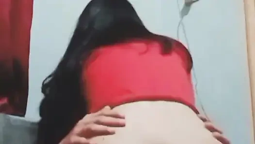 Мой бойфренд одержим идеей бритой головы, и он влюблен в нее.