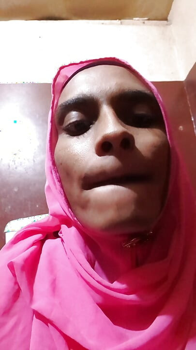 Desi hijabi sissy crossdresser se masturbando