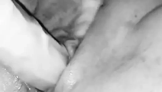 Beni dildoyla sikiyor