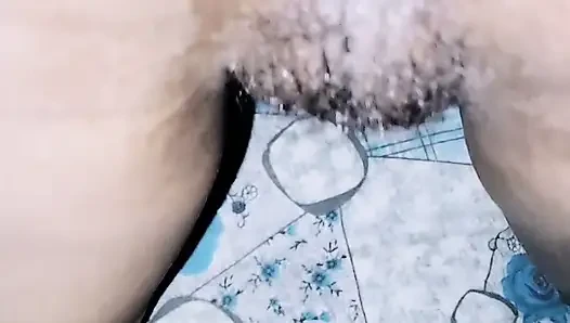 Pooja bhooji ki burr fadi boyfriend ne raat mai hand dala chut nai