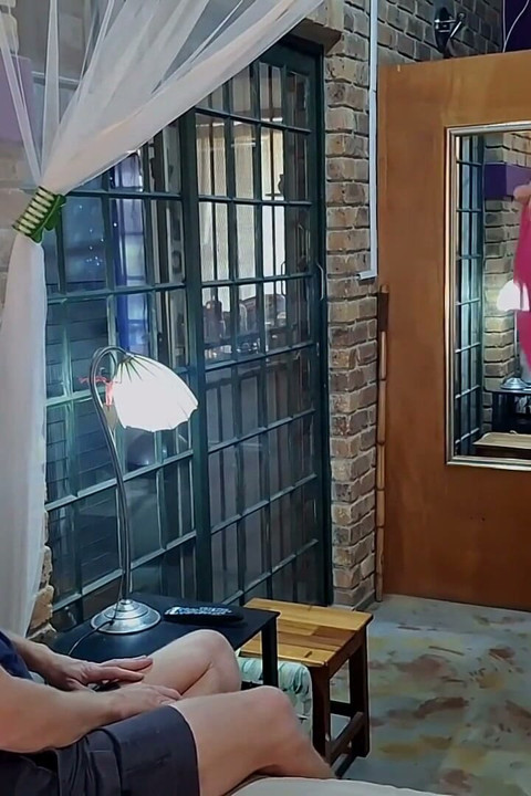 Ma vieille coloc a trouvé mon vibromasseur