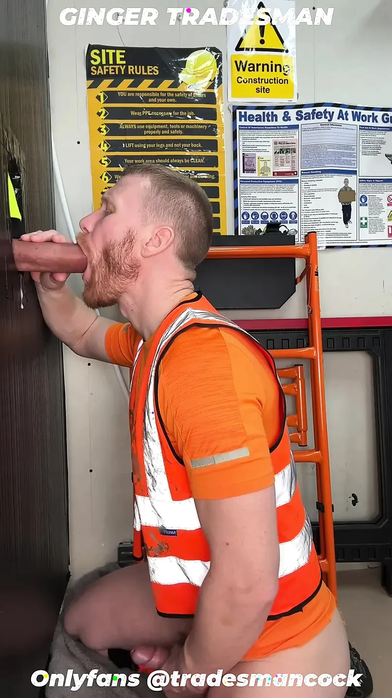 핑 그룹 Gloryhole 질싸, 3 XXL을 가지고 자지를 싣는 진저 상인.