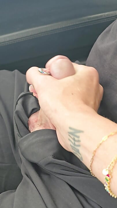 Koristim njegov kurac kao ručicu mjenjača dok vozi