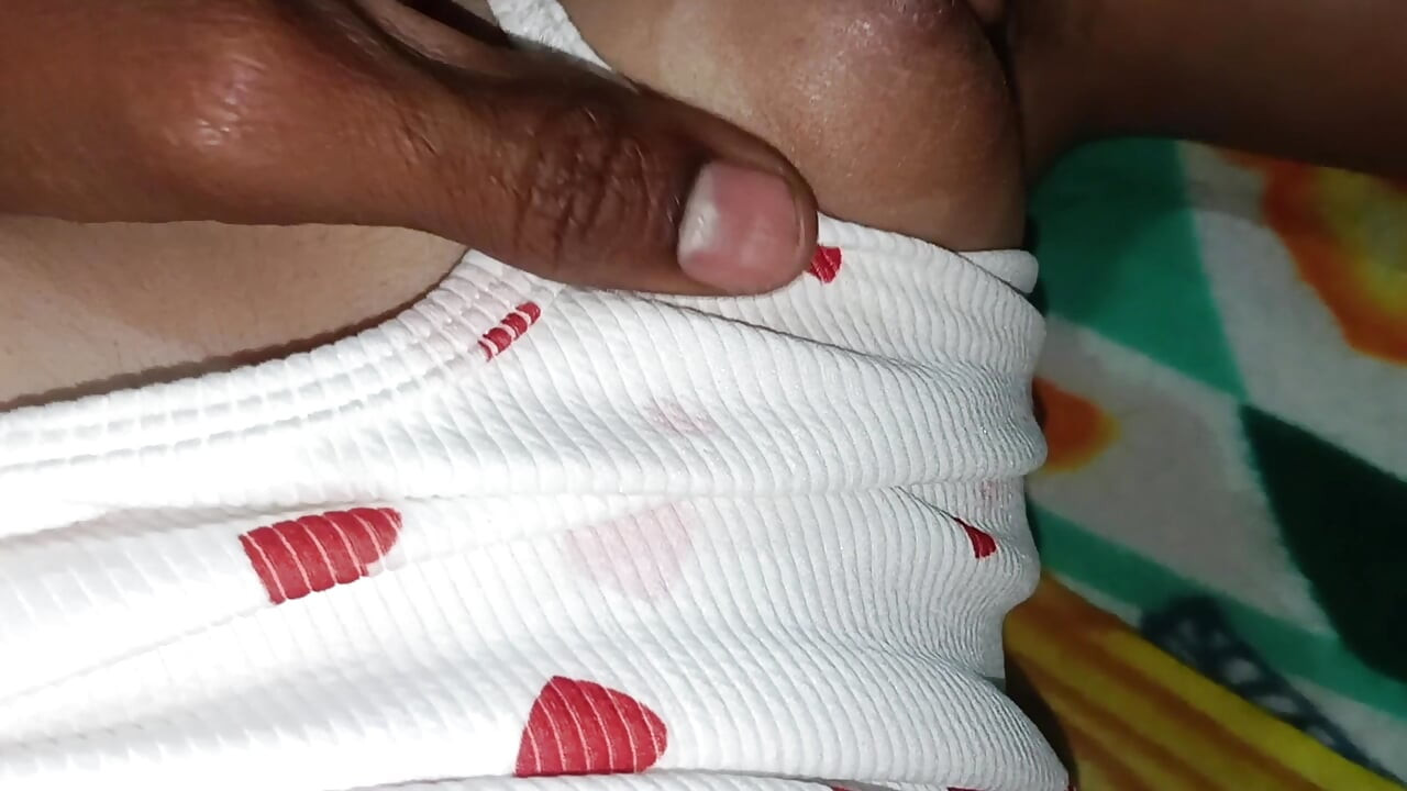 집에서 혼자 있는 동안 집에서 BF 거유 인도 자지를 원하는 인도 ZaaraParween