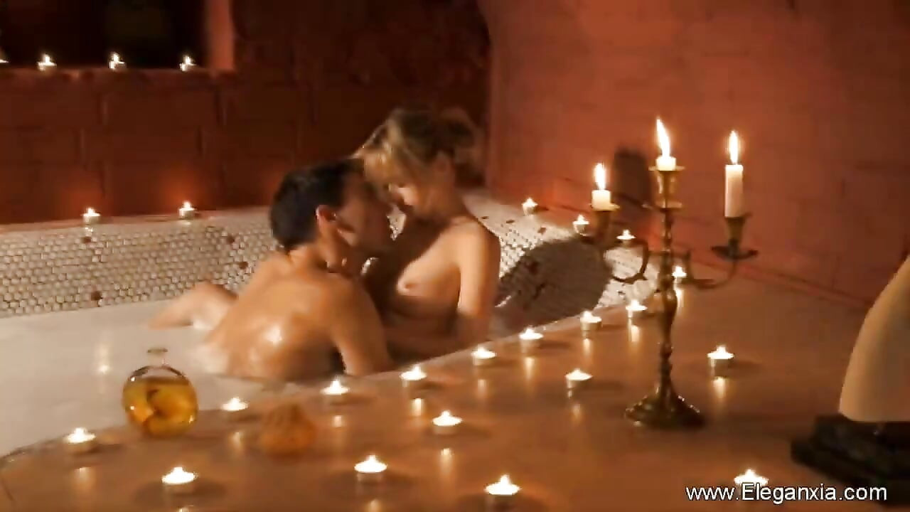 Oiled massage action with blonde chick