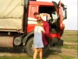 NMLN горячая туристка трахается для поднятия!