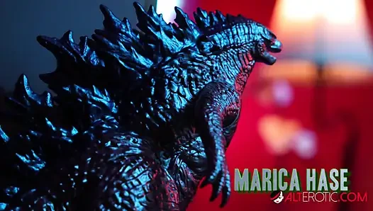 Marica Hase film izlerken tahrik oluyor