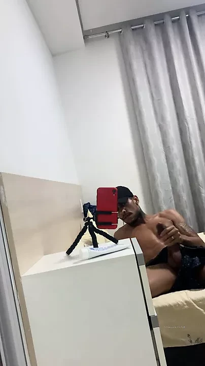 잘생긴 라틴 남자 거대한 자지 비옥한 마초 2