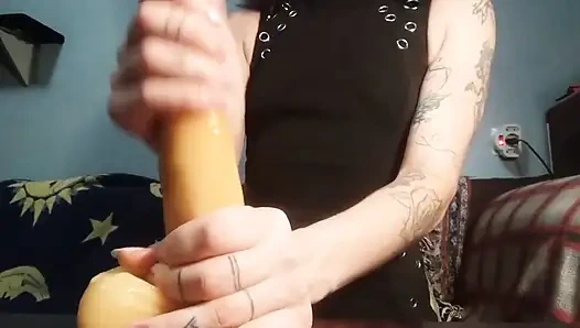 Ngasih sama cowok berondong yang penuruh